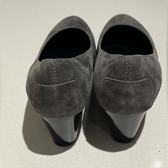 🌟🌟NWT🌟🌟Tod’s Woman’s Authentic Gray Suede Round Toe Pumps in Box Size 38.5 - Picture 3 of 4